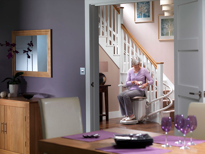 Stairlifts-Stannah-Starla-260-curved-2-service